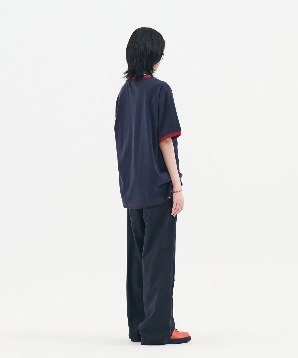 논타입(NONTYPE) CONTRAST STITCH NYLON ONE TUCK PANTS (NAVY)