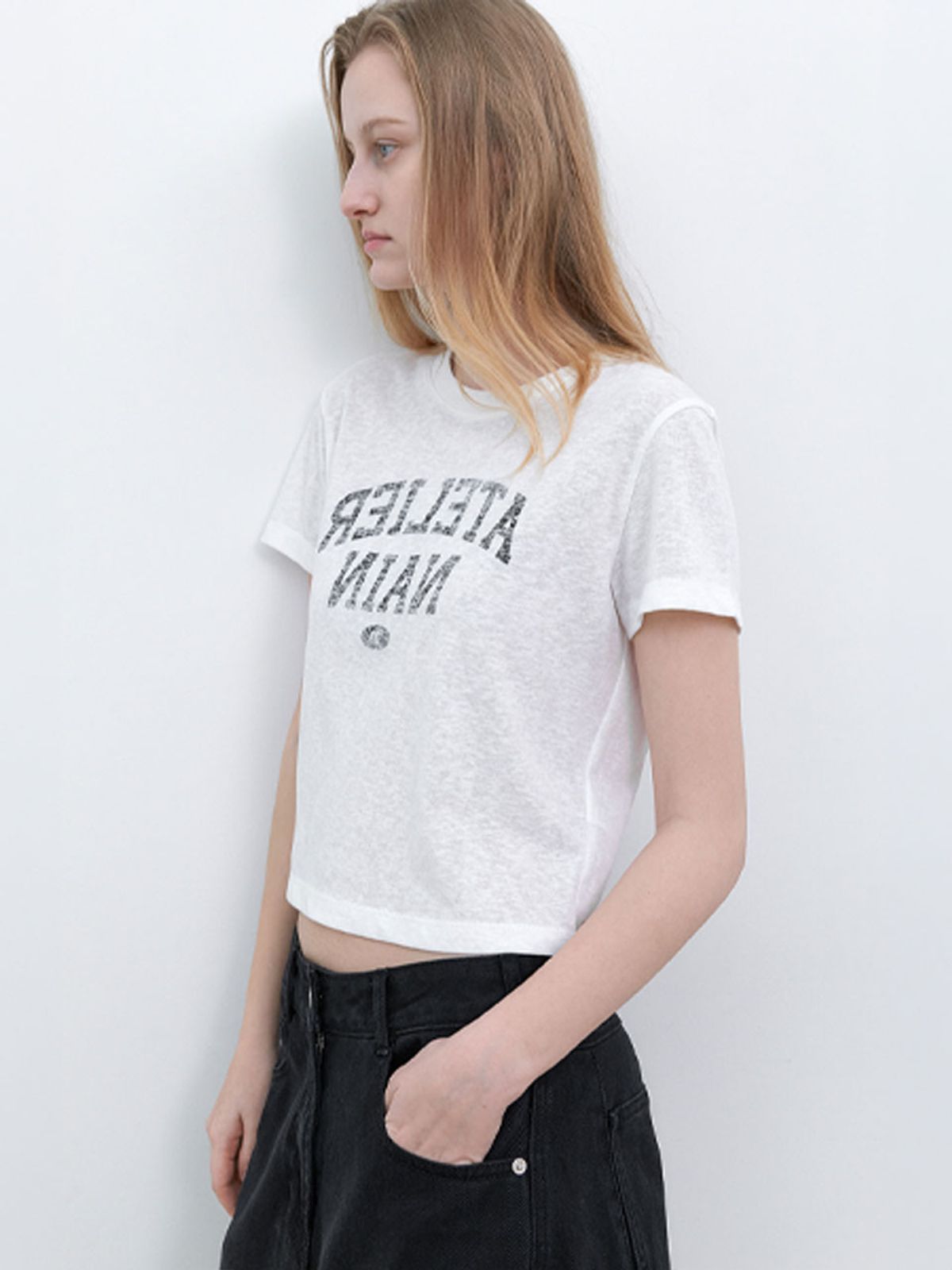 아틀리에 나인(ATELIER NAIN) REVERSE STAMP GRAPHIC SEMI CROP T (T-7233)