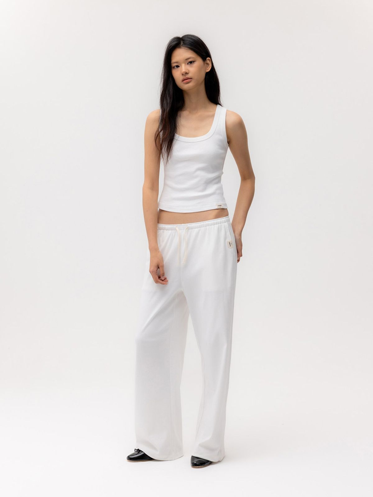 글로니(GLOWNY) G CLASSIC SCOOP NECK SLEEVELESS (WHITE)