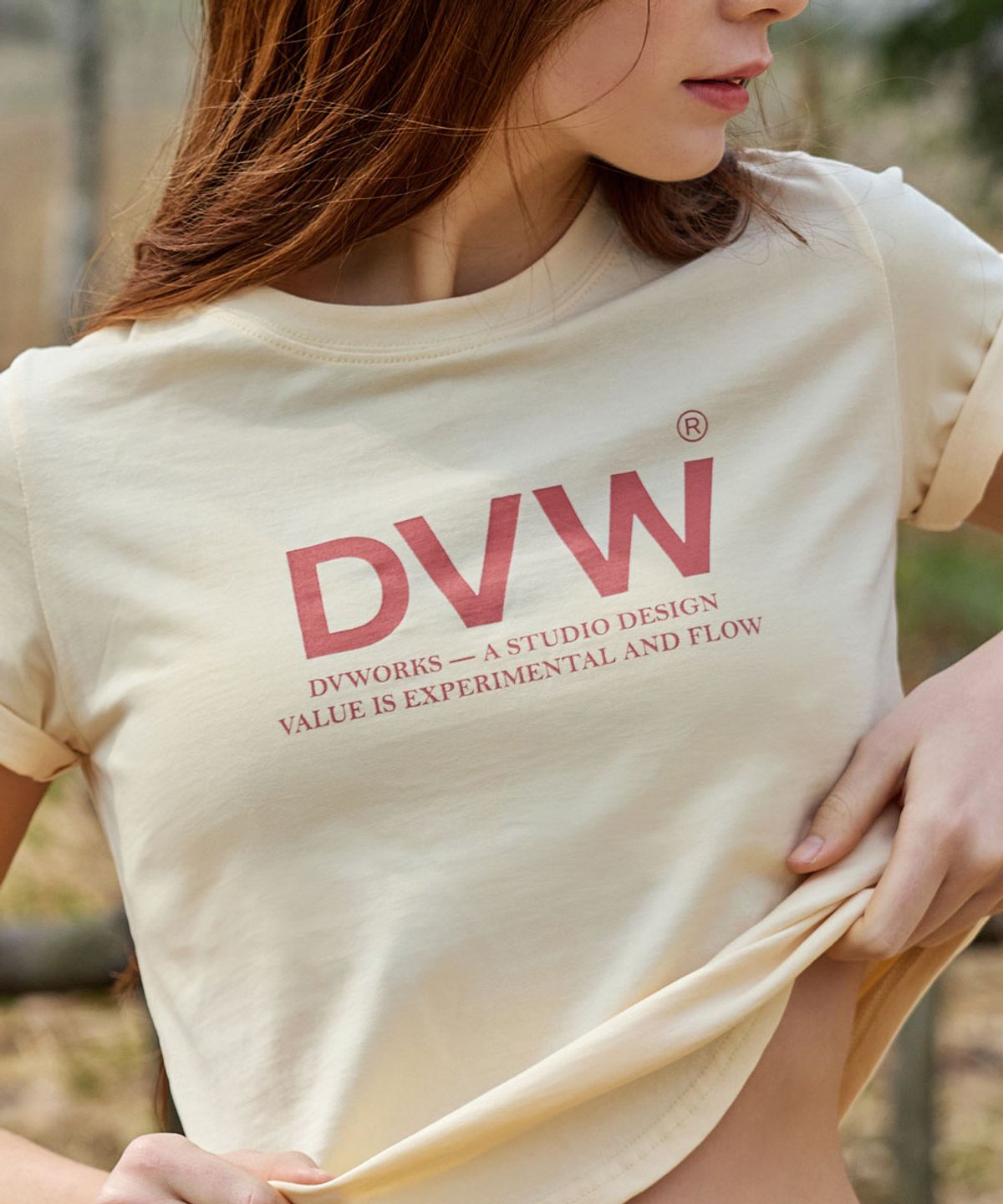 데비웨어(DEVIWEAR) DVW 로고 반팔티 DEVI-T0154-버터