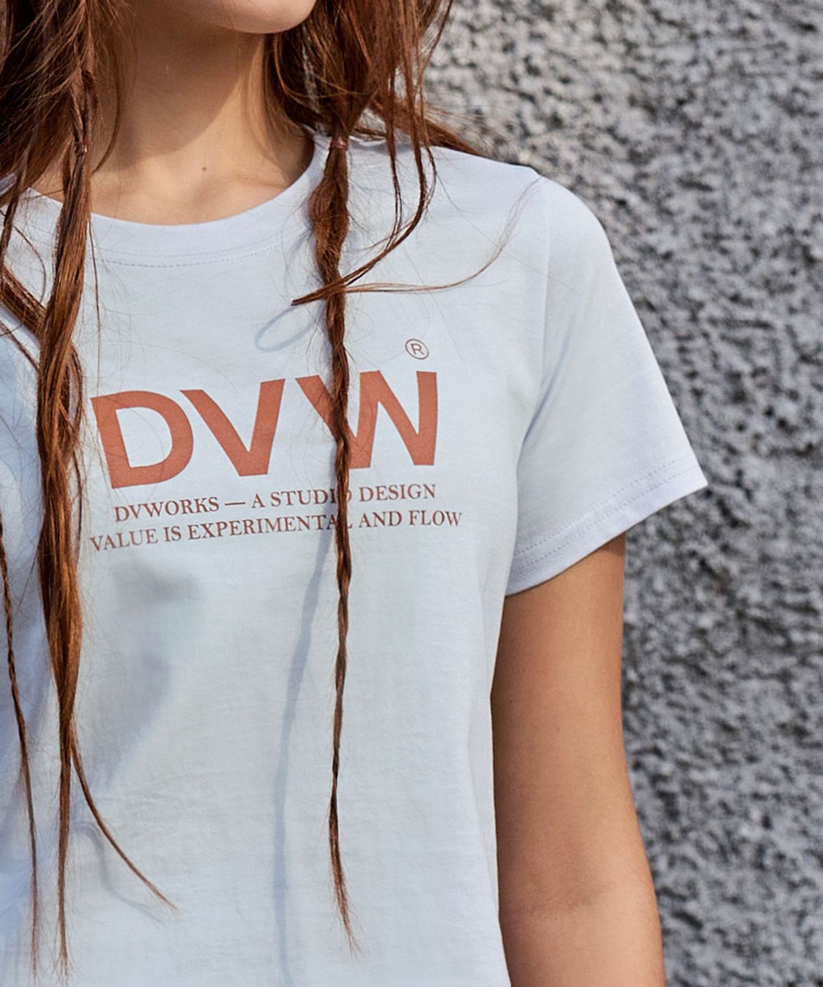 데비웨어(DEVIWEAR) DVW 로고 반팔티 DEVI-T0154-스카이