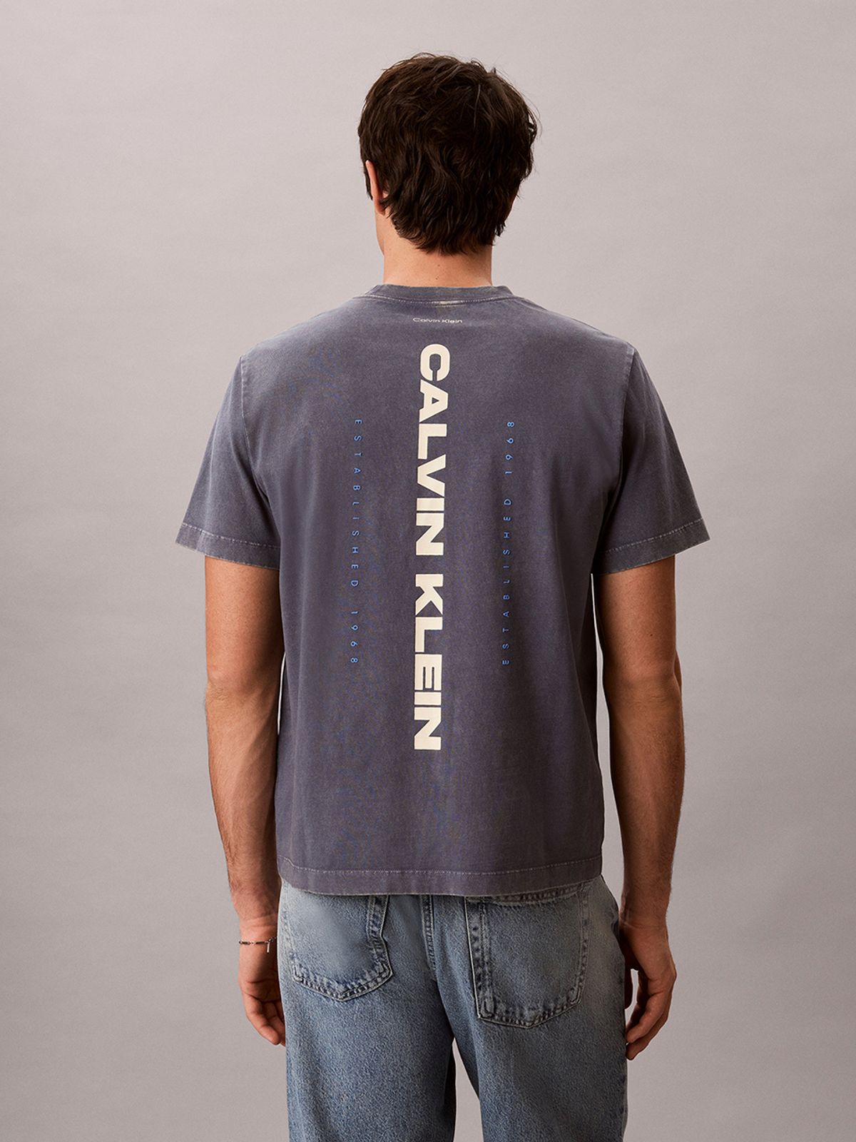 캘빈클라인 진(CALVIN KLEIN JEANS) 워시드 스파인 그래픽 반팔 티셔츠 4RG834G XL7