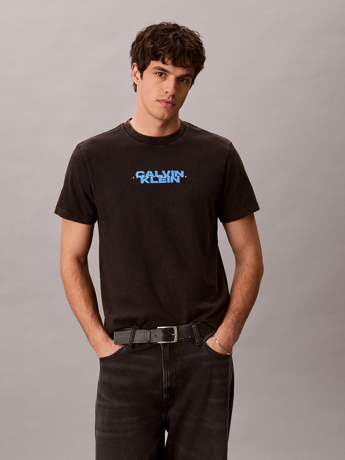 캘빈클라인 진(CALVIN KLEIN JEANS) 워시드 스파인 그래픽 반팔 티셔츠 4RG834G UB1