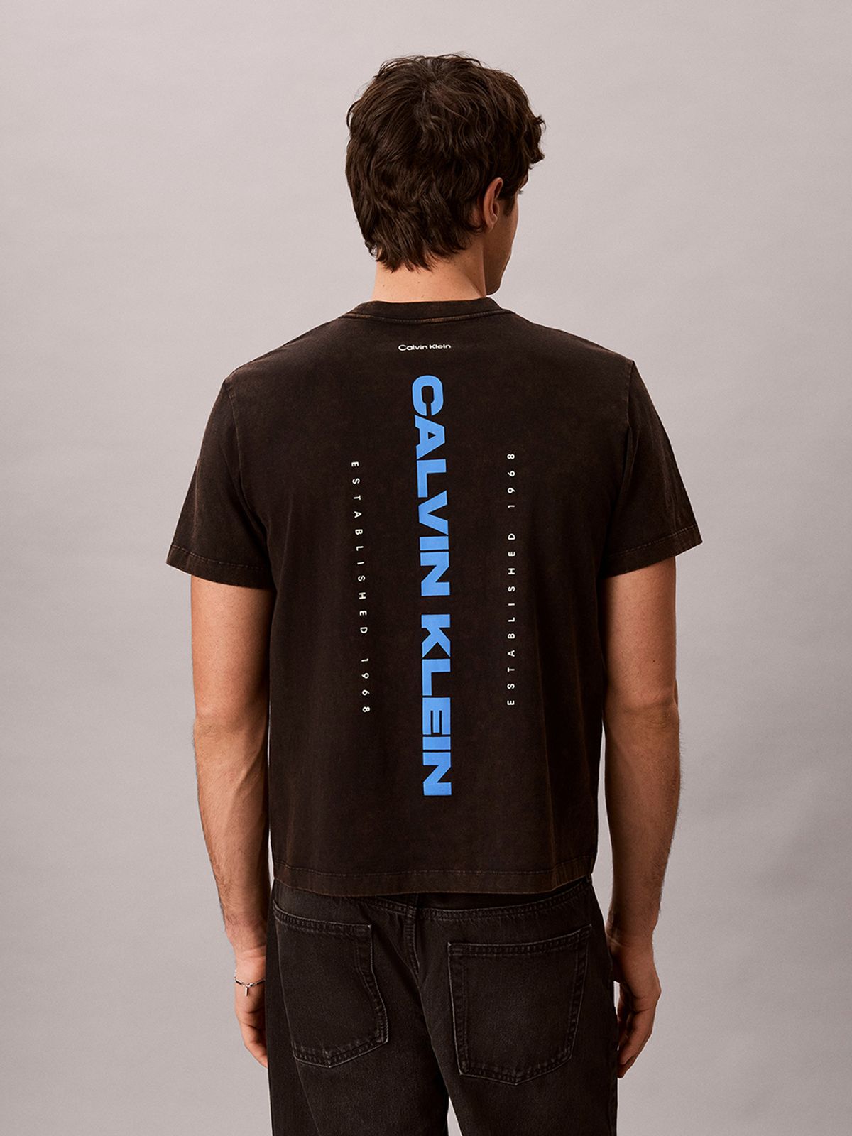 캘빈클라인 진(CALVIN KLEIN JEANS) 워시드 스파인 그래픽 반팔 티셔츠 4RG834G UB1