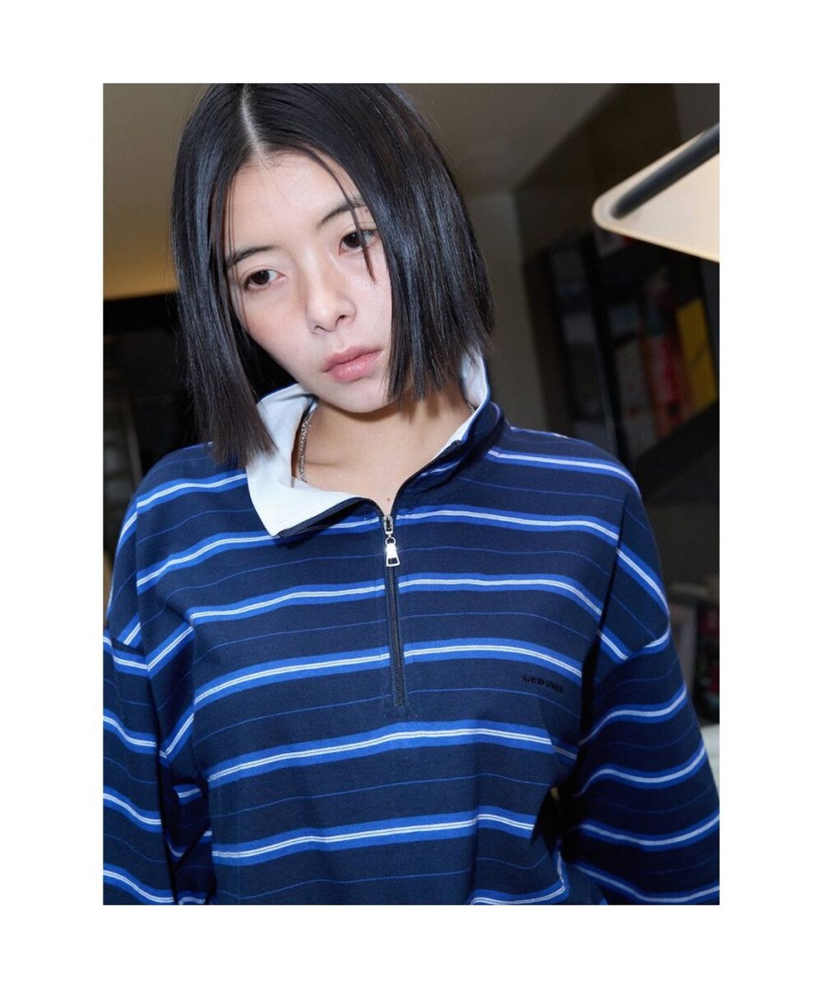 샌드 사운드(SAND SOUND) (UNISEX) 하프집업 반소매 티셔츠  네이비