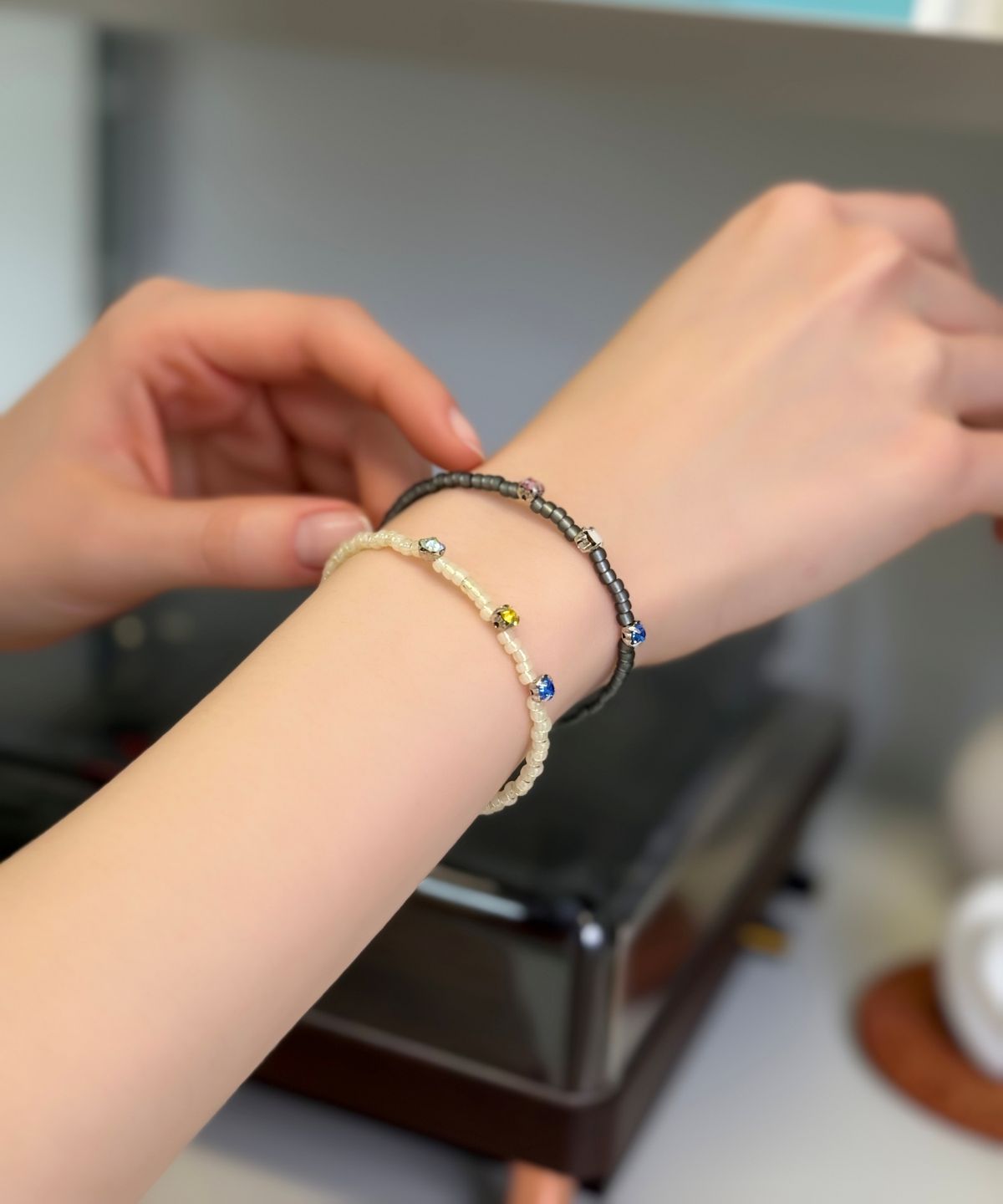 봉보(BONBEAU) Swarovski cubic color beads Bracelet 스와로브스키 크리스탈 큐빅 슬림라인 컬러 비즈 팔찌