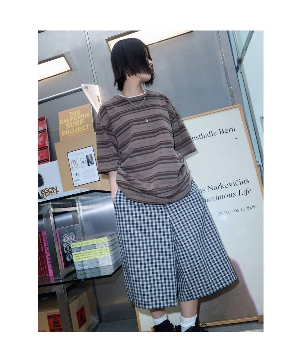 샌드 사운드(SAND SOUND) (UNISEX) 다잉 스트라이프 반소매 티셔츠  브라운