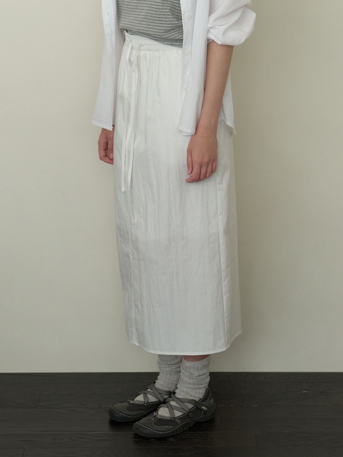 더미튼(THEMITTEN) Ridge button H skirt (white)