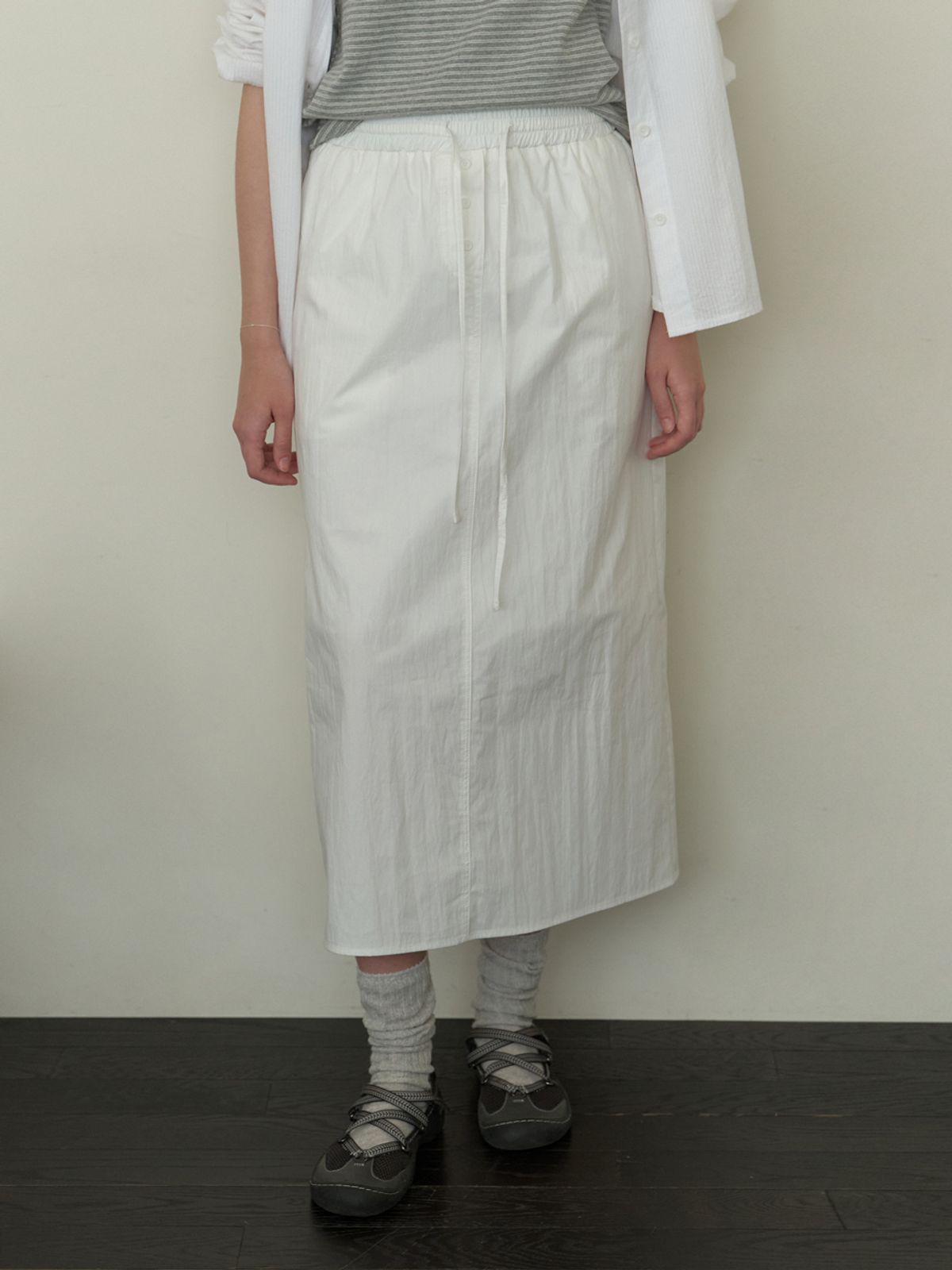 더미튼(THEMITTEN) Ridge button H skirt (white)
