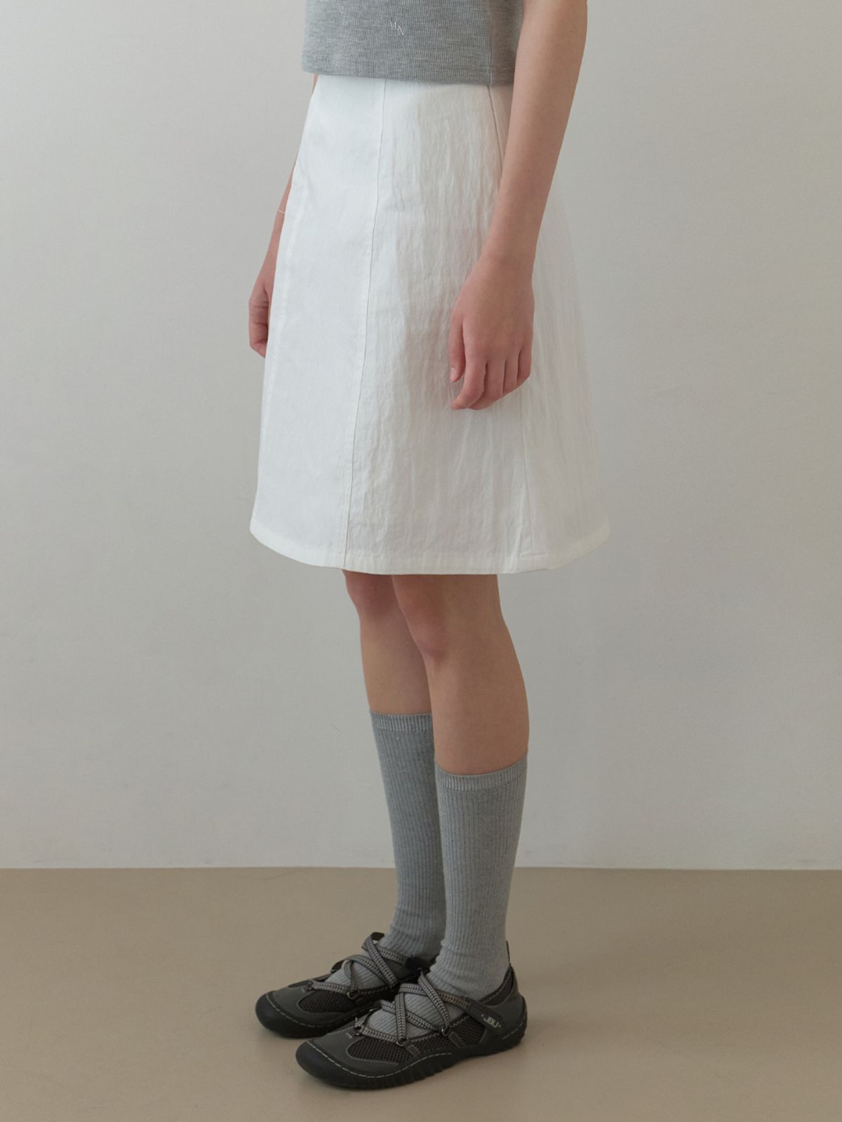 더미튼(THEMITTEN) Ceder midi skirt (white)