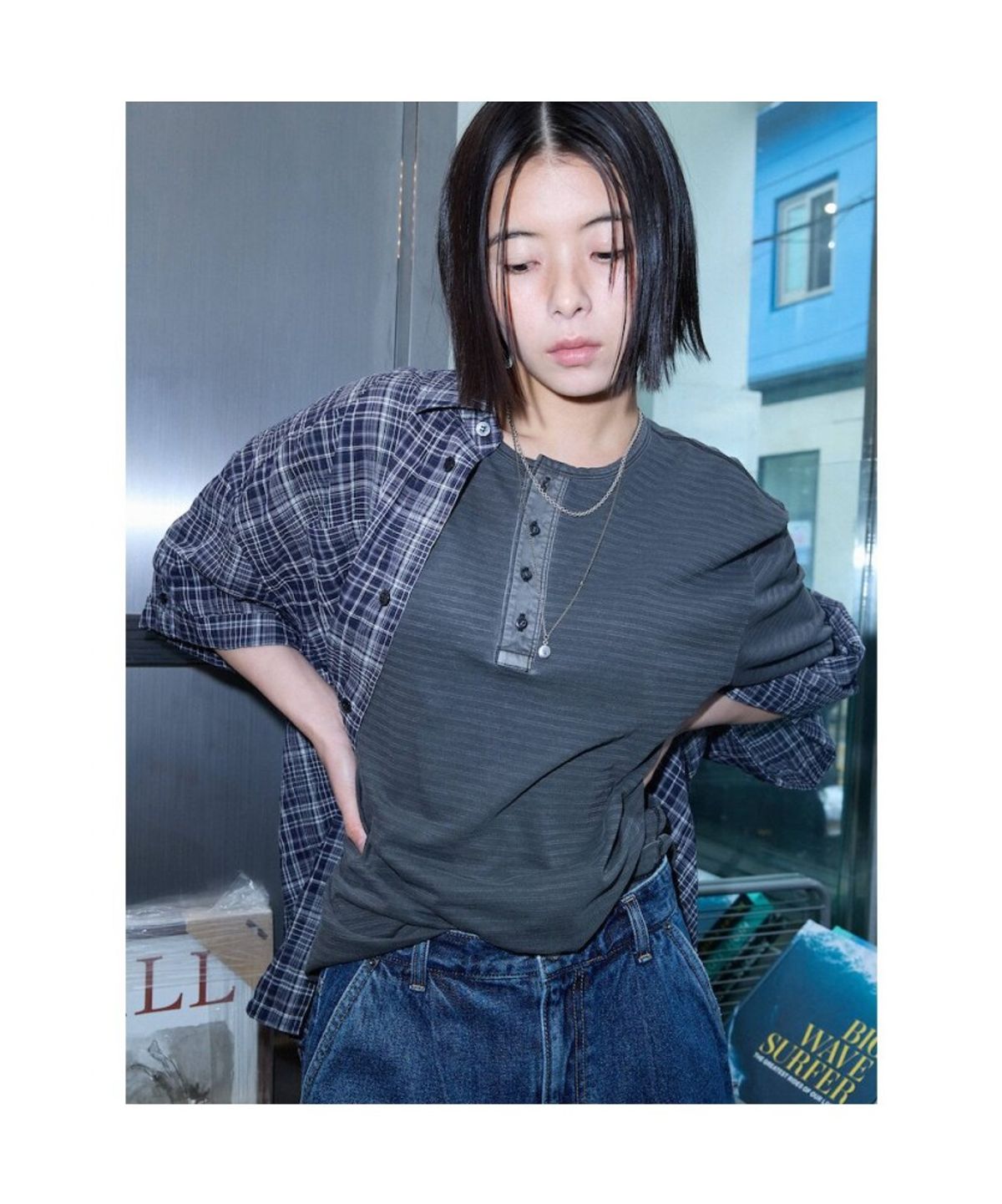 샌드 사운드(SAND SOUND) (UNISEX) 다잉 스트라이프 헨리넥 반소매 티셔츠  애쉬