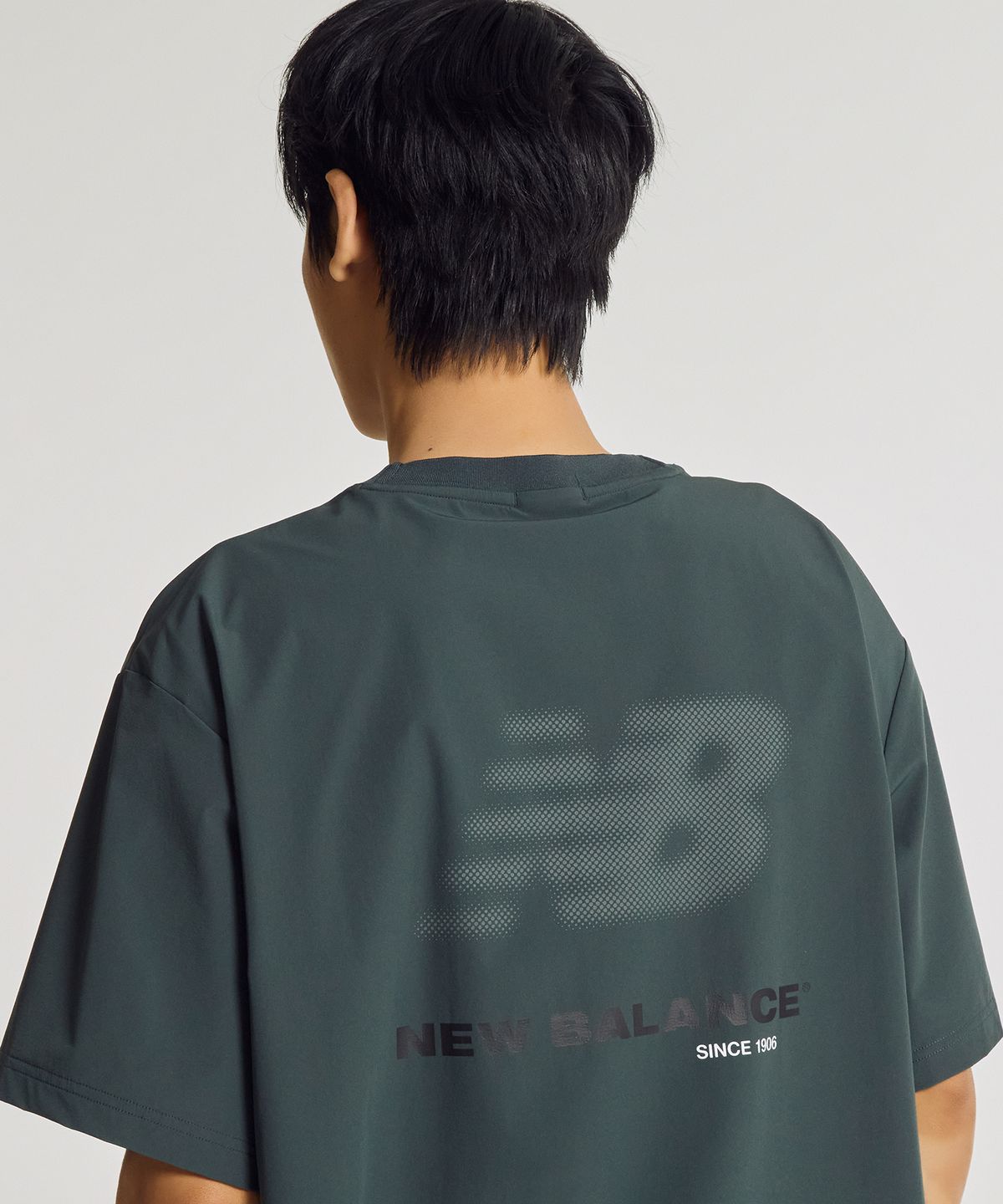 뉴발란스(NEW BALANCE) NBNEG31623 / UNI FROZEN ESSENTIAL 우븐 반팔티 (HUNTER)