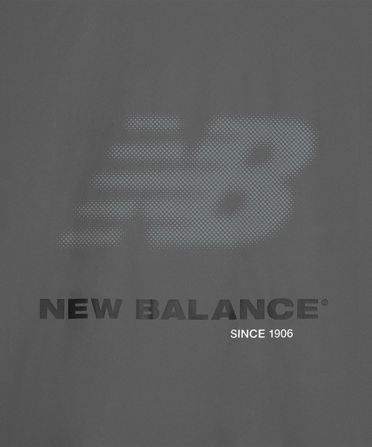 뉴발란스(NEW BALANCE) NBNEG31623 / UNI FROZEN ESSENTIAL 우븐 반팔티 (CHARCOAL)