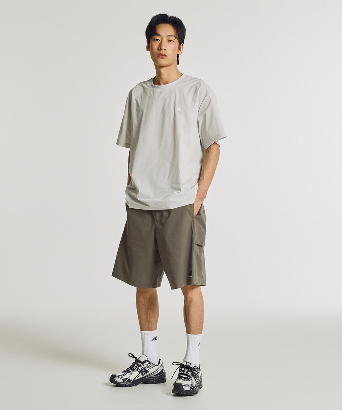 뉴발란스(NEW BALANCE) NBNEG31623 / UNI FROZEN ESSENTIAL 우븐 반팔티 (LIGTH GRAY)