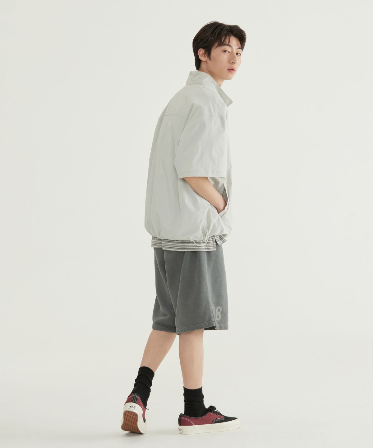 커버낫(COVERNAT) 나일론 하프집업 티셔츠 라이트그레이