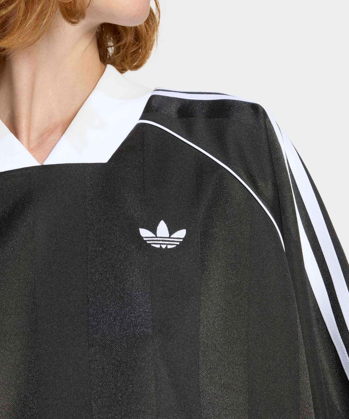 아디다스(ADIDAS) 3-스트라이프 자카드 티셔츠 - 블랙:화이트 / KD2904