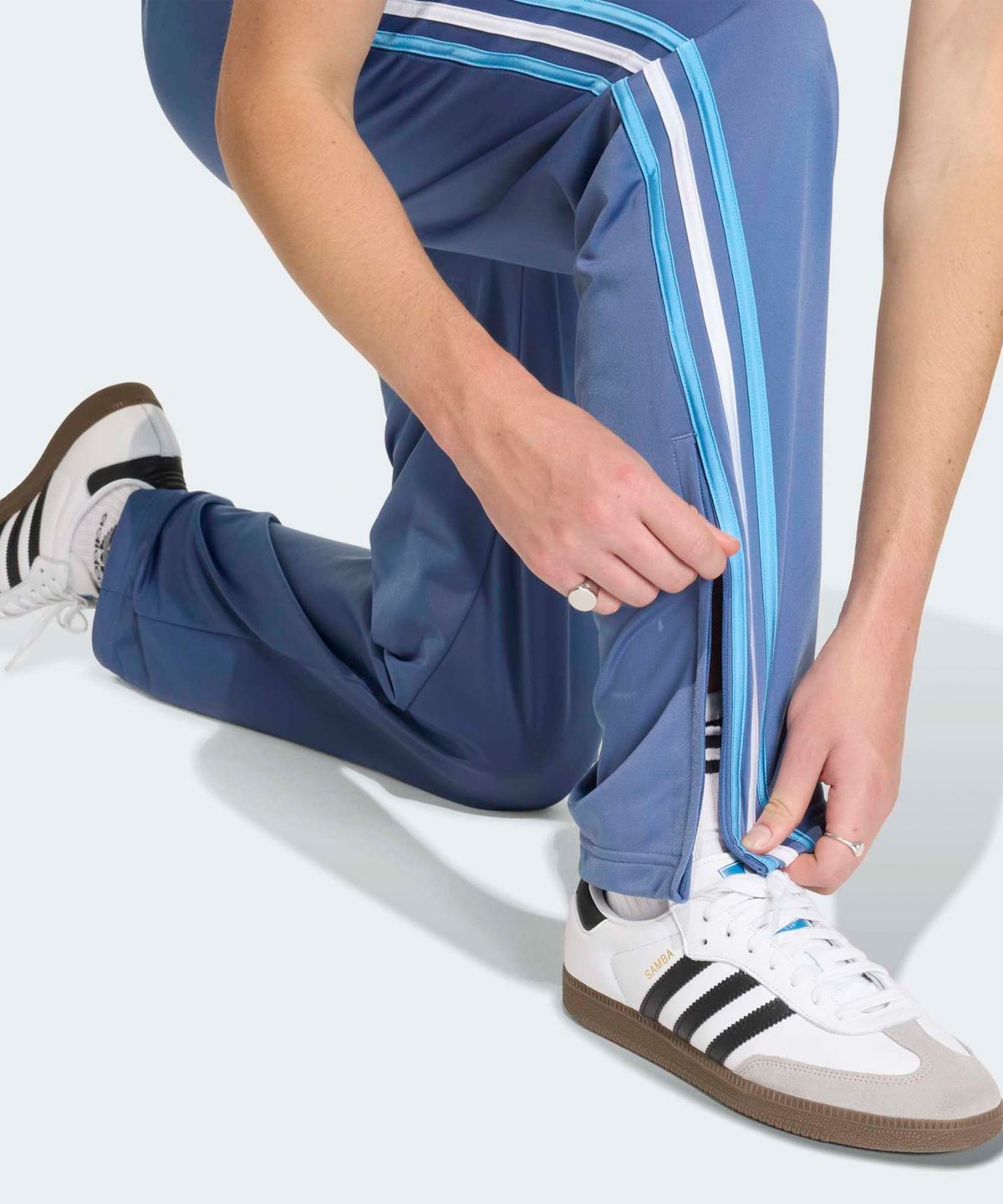 아디다스(ADIDAS) 파이어버드 트랙 팬츠 - 크루:라이트블루:화이트 / KD3832