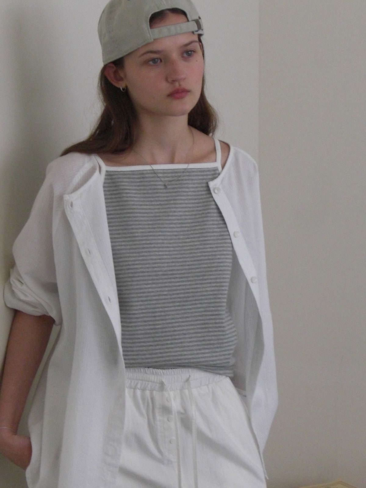 더미튼(THEMITTEN) Grin stripe sleeveless (gray)