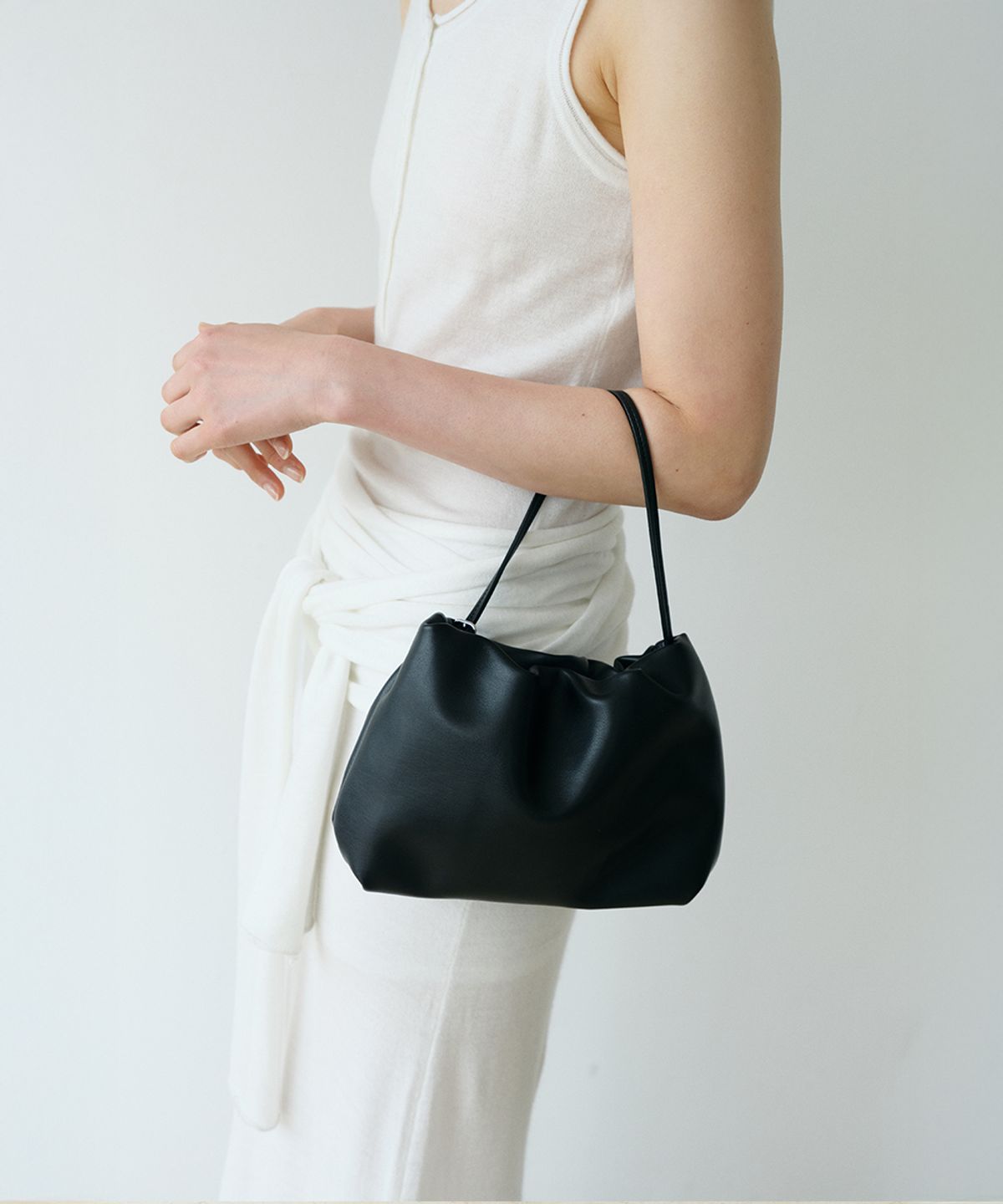 로우타이드(LOW TIDE) MINI DUMPLING BAG [BLACK]
