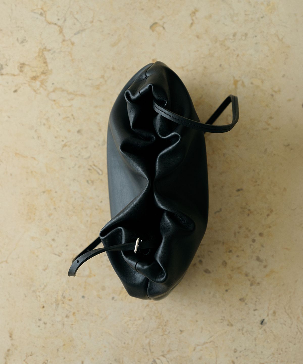 로우타이드(LOW TIDE) MINI DUMPLING BAG [BLACK]