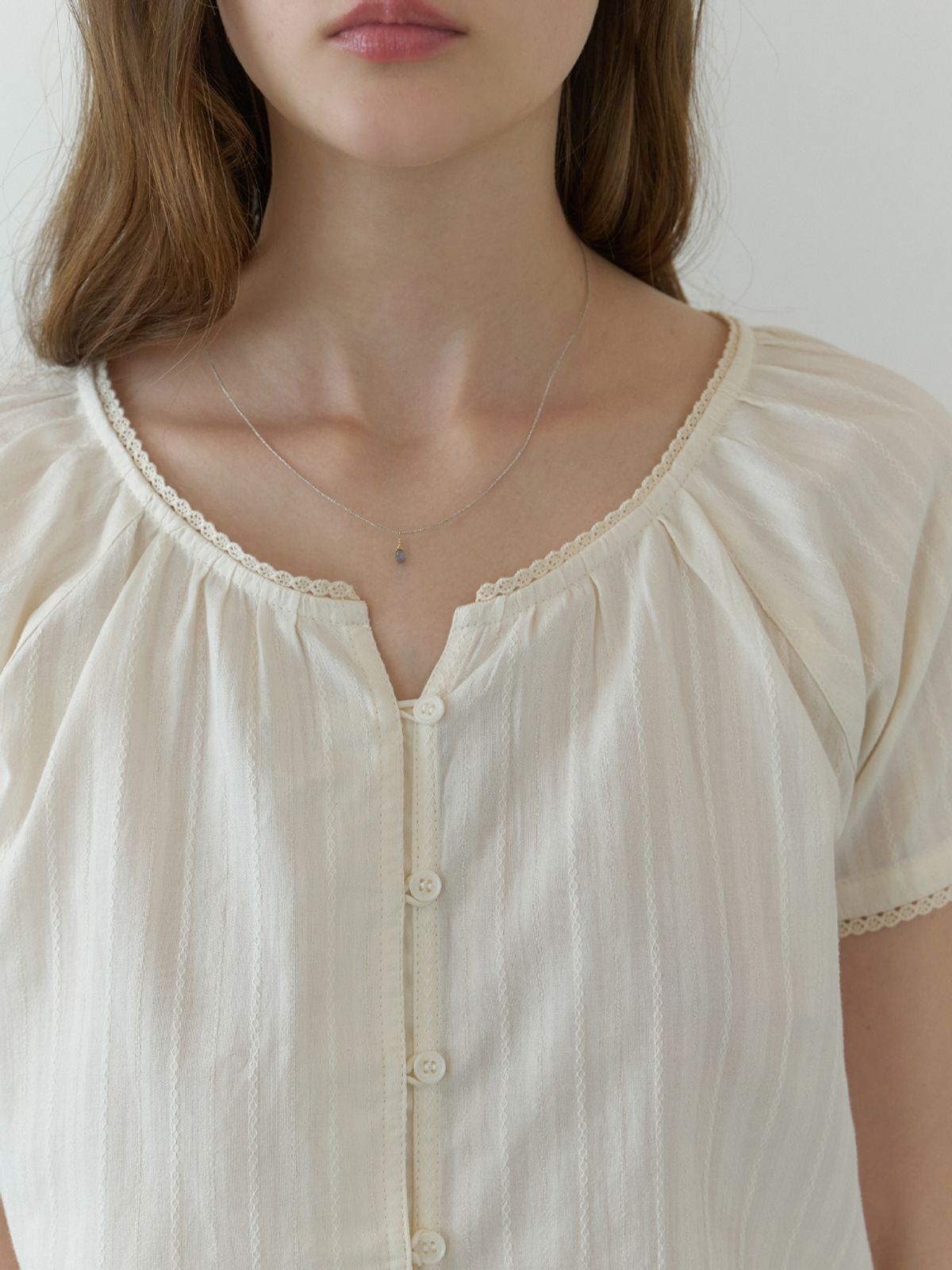 더미튼(THEMITTEN) Foliage half blouse (natural)