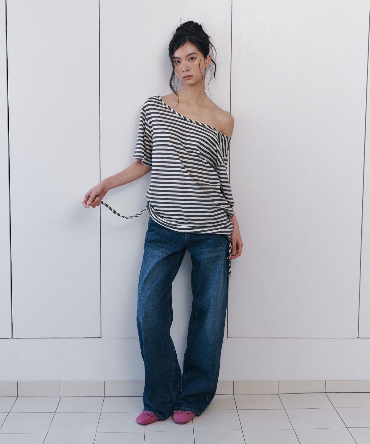 큐리티(CURETTY) C SIDE SHIRRING OFF-SHOULDER T-SHIRT_BLACK