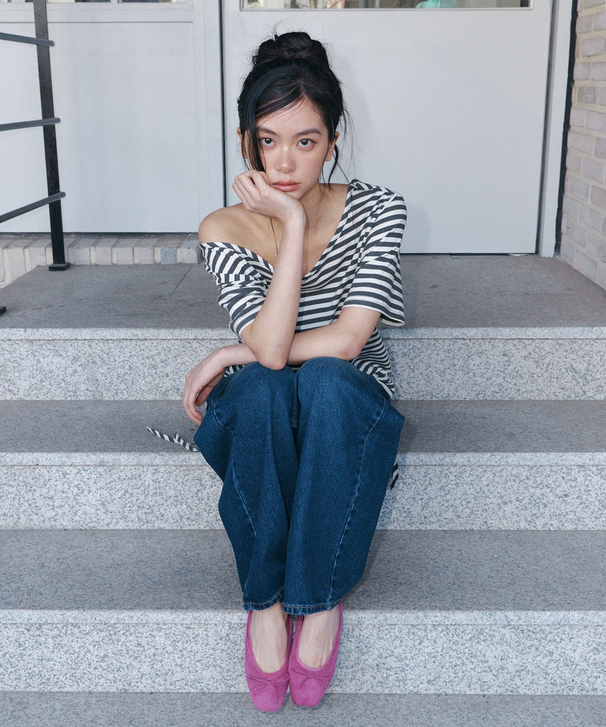 큐리티(CURETTY) C SIDE SHIRRING OFF-SHOULDER T-SHIRT_BLACK