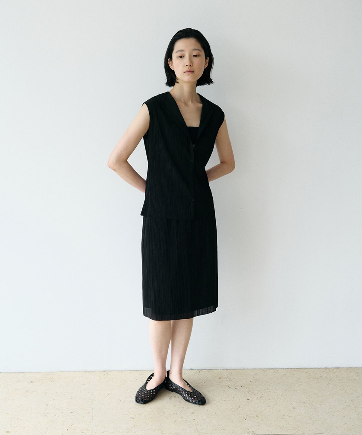 로우타이드(LOW TIDE) PLEATS MIDI SKIRT [BLACK]
