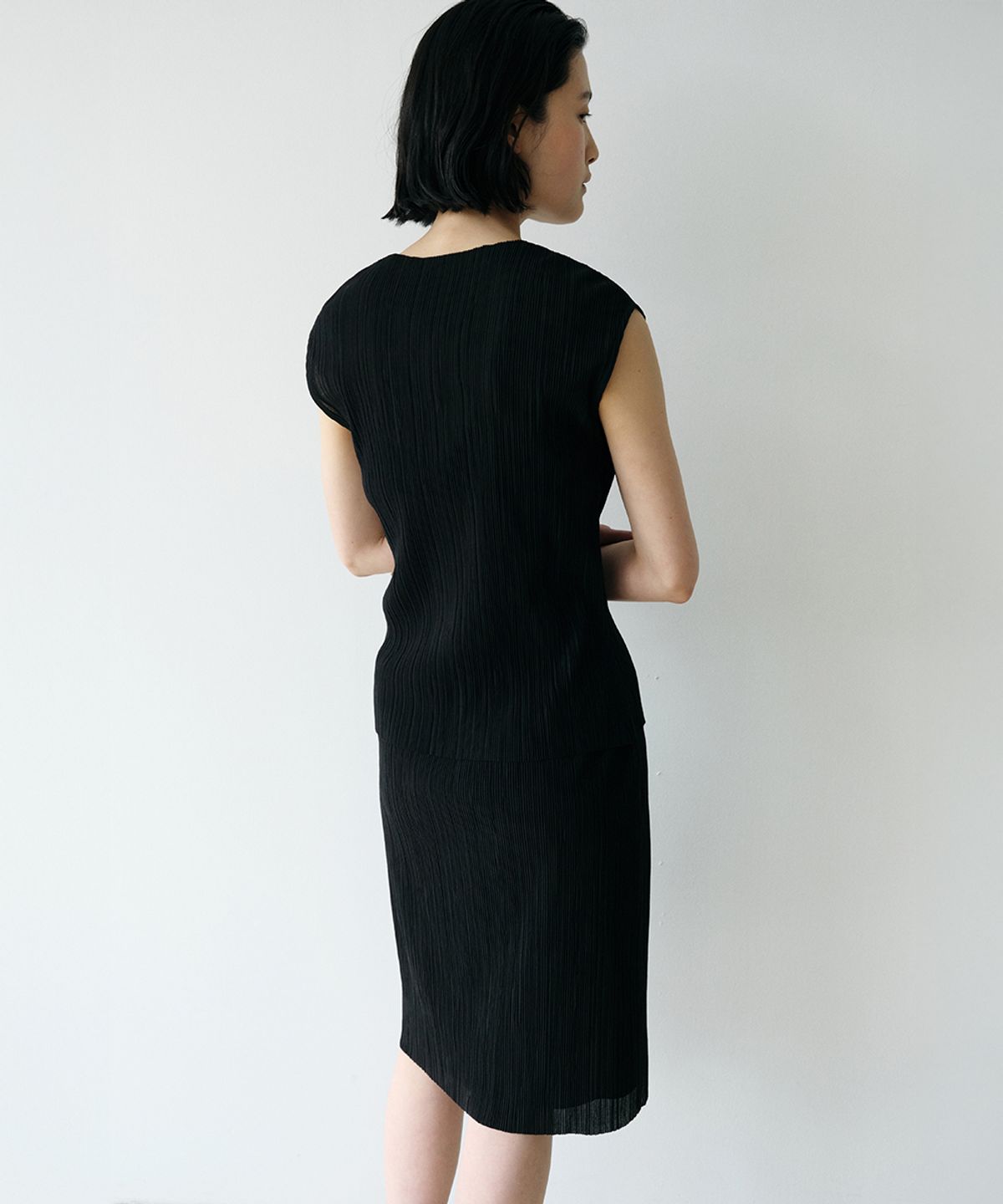로우타이드(LOW TIDE) PLEATS MIDI SKIRT [BLACK]