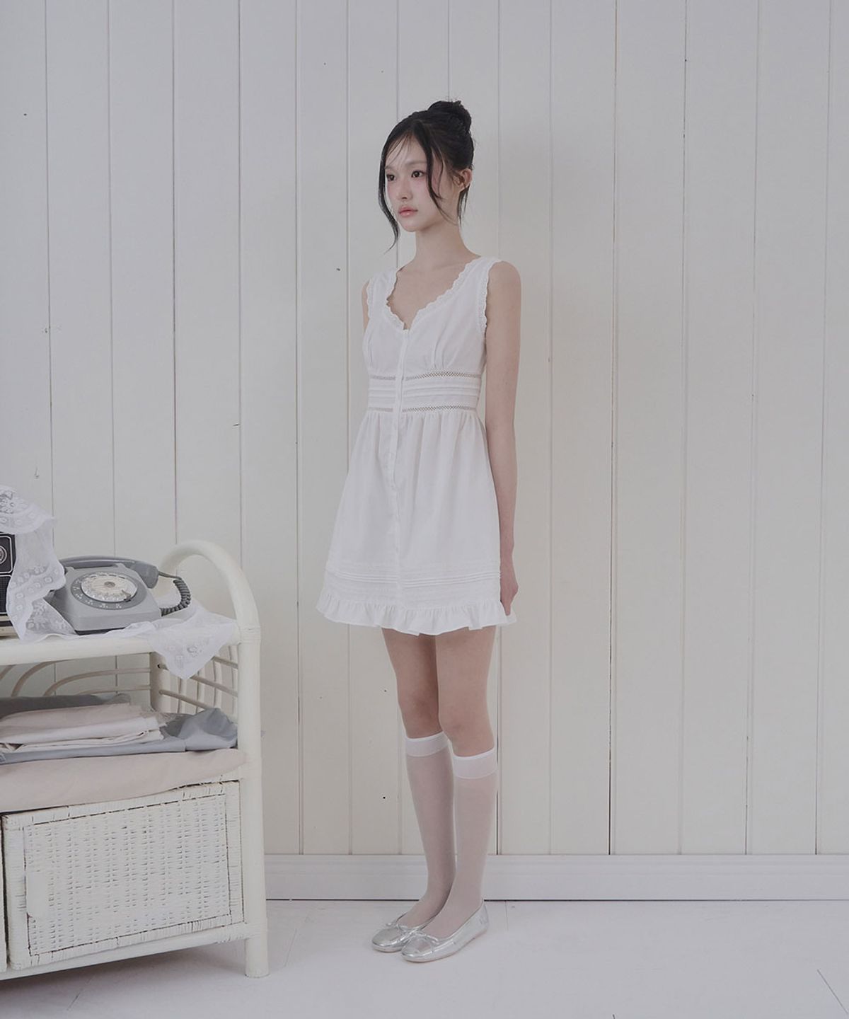 모아벨(MOABEL) SHOULDER RIBBON MIDI DRESS - WHITE