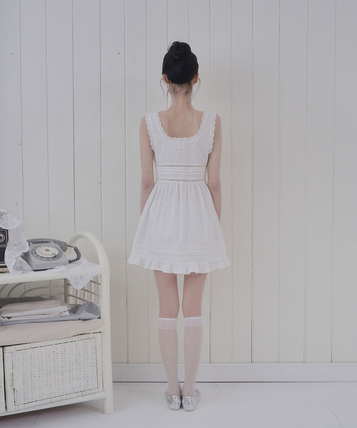 모아벨(MOABEL) SHOULDER RIBBON MIDI DRESS - WHITE