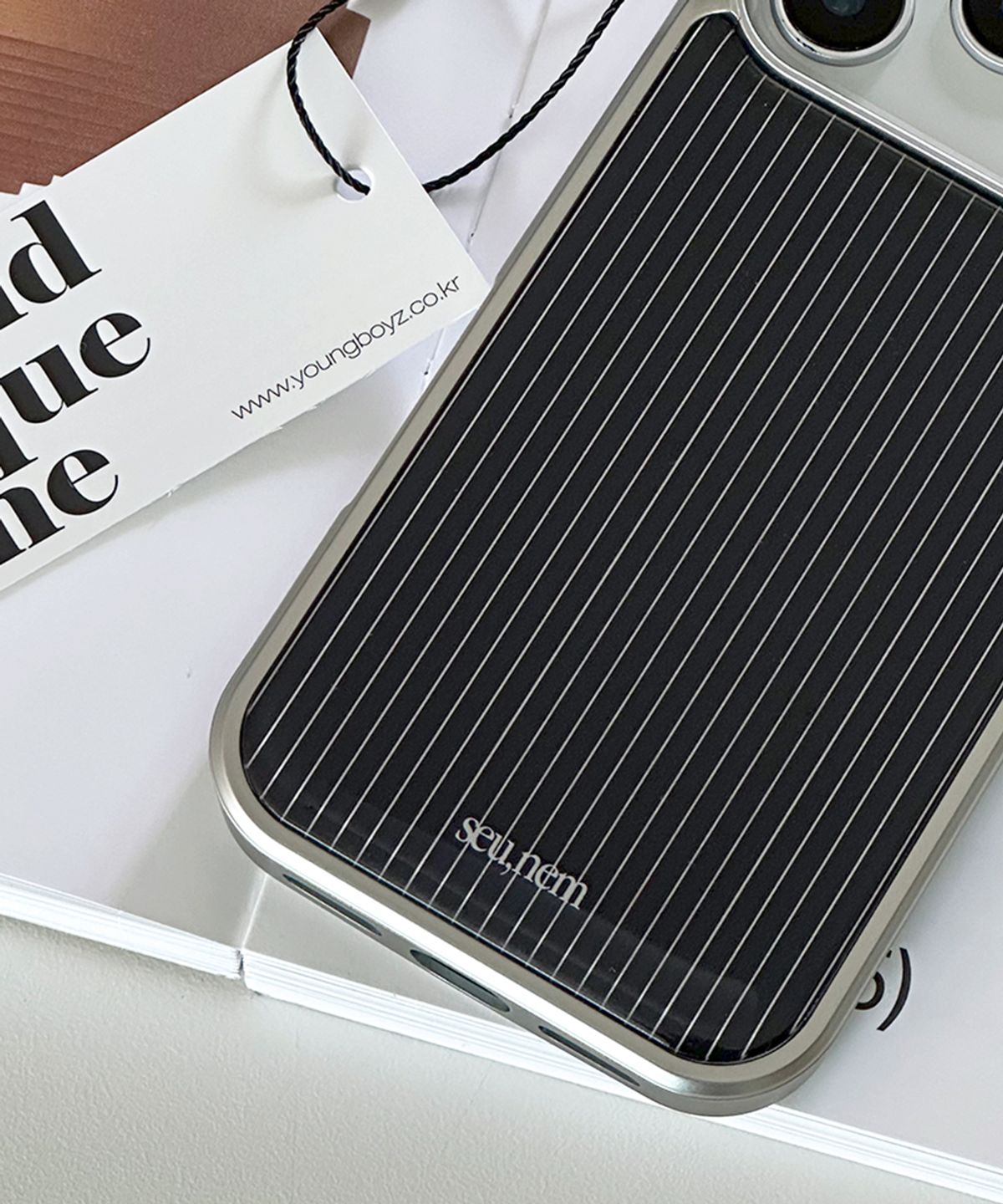 세컨드유니크네임(SECOND UNIQUE NAME) SUN CASE GRAPHIC STRIPE BLACK