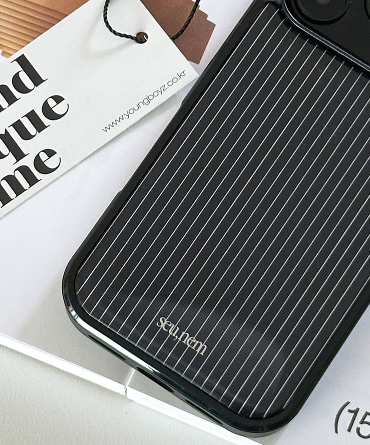 세컨드유니크네임(SECOND UNIQUE NAME) SUN CASE GRAPHIC STRIPE BLACK