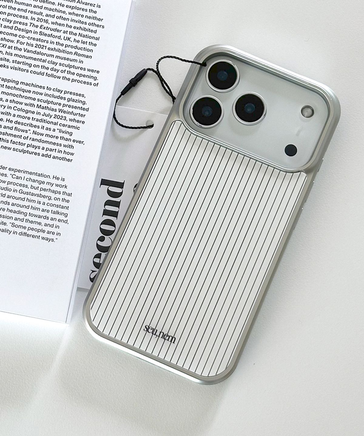 세컨드유니크네임(SECOND UNIQUE NAME) SUN CASE GRAPHIC STRIPE WHITE