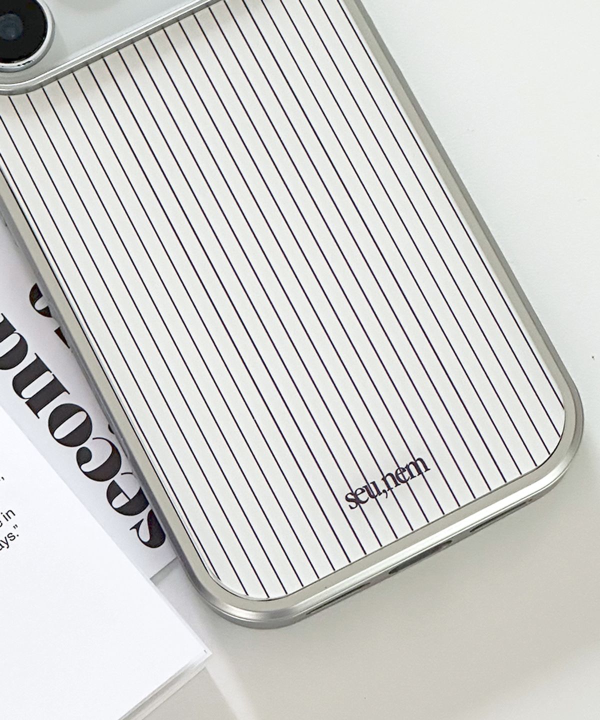 세컨드유니크네임(SECOND UNIQUE NAME) SUN CASE GRAPHIC STRIPE WHITE