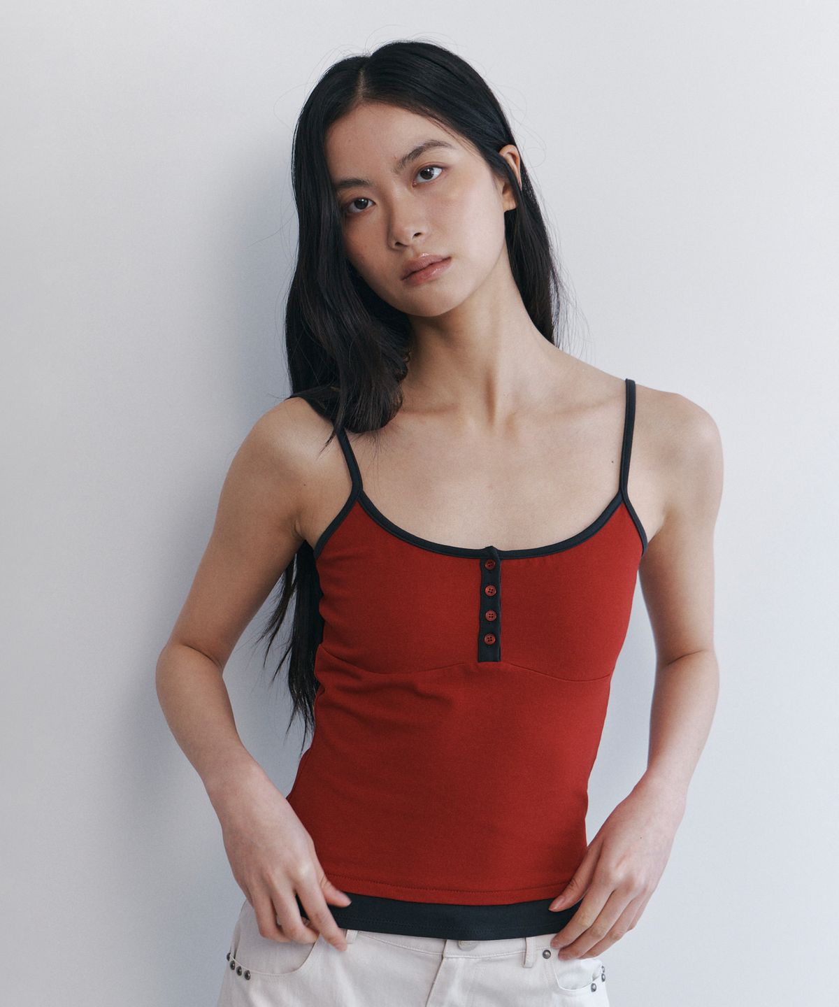 큐리티(CURETTY) C CONTRAST BUTTON SLEEVELESS TOP_RED