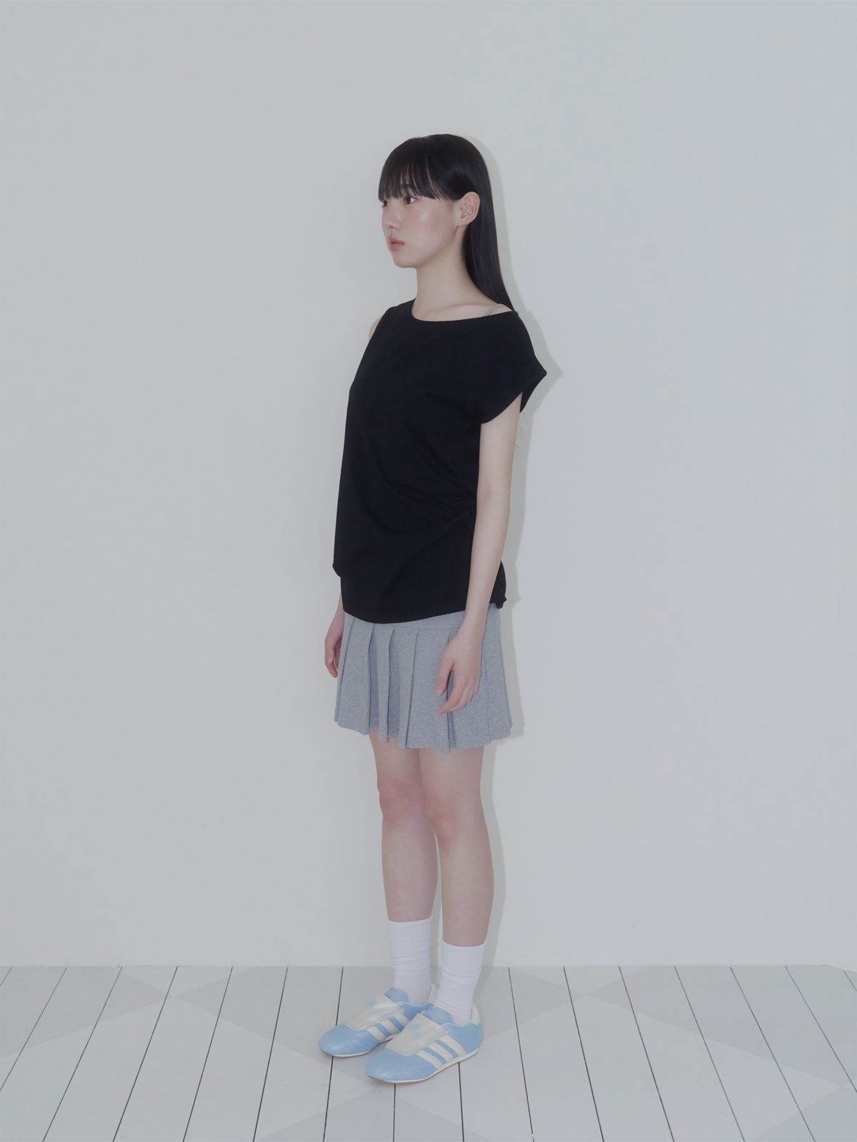 온스카(ONSKA) EYELET LOOSE SLEEVELESS (BLACK)