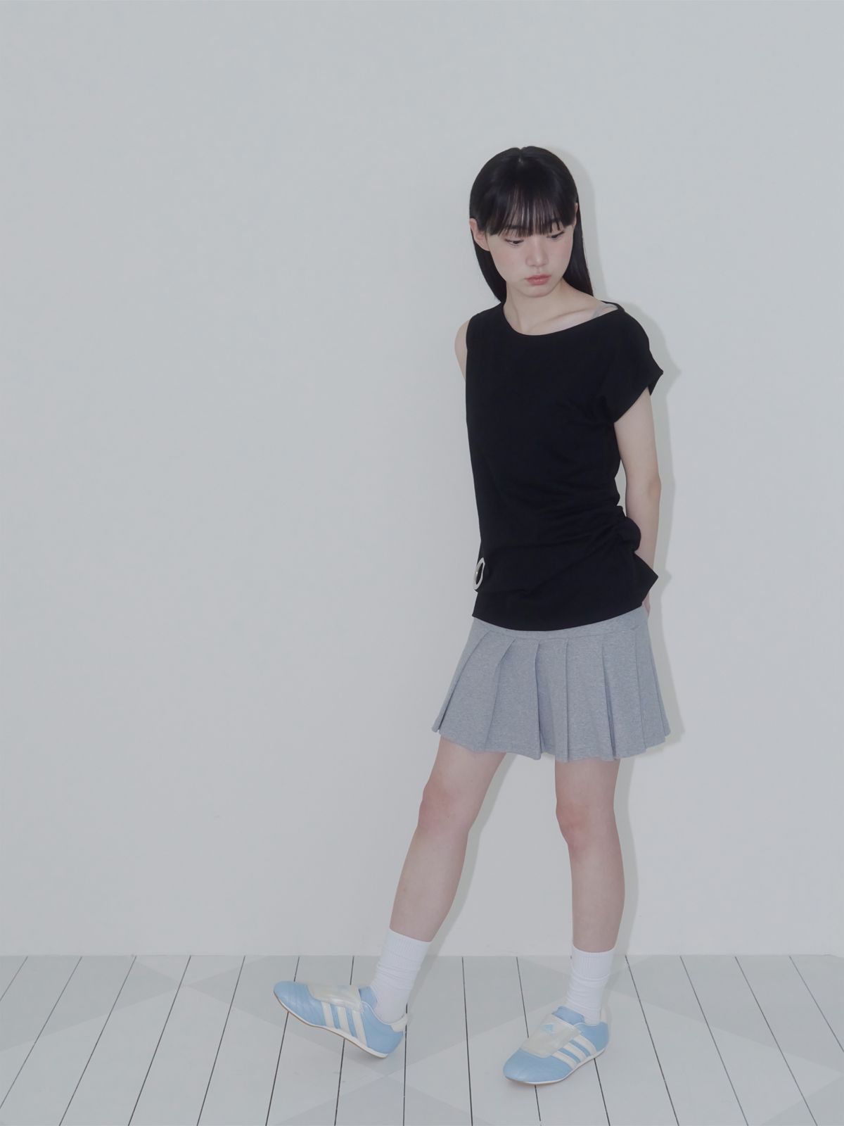 온스카(ONSKA) EYELET LOOSE SLEEVELESS (BLACK)
