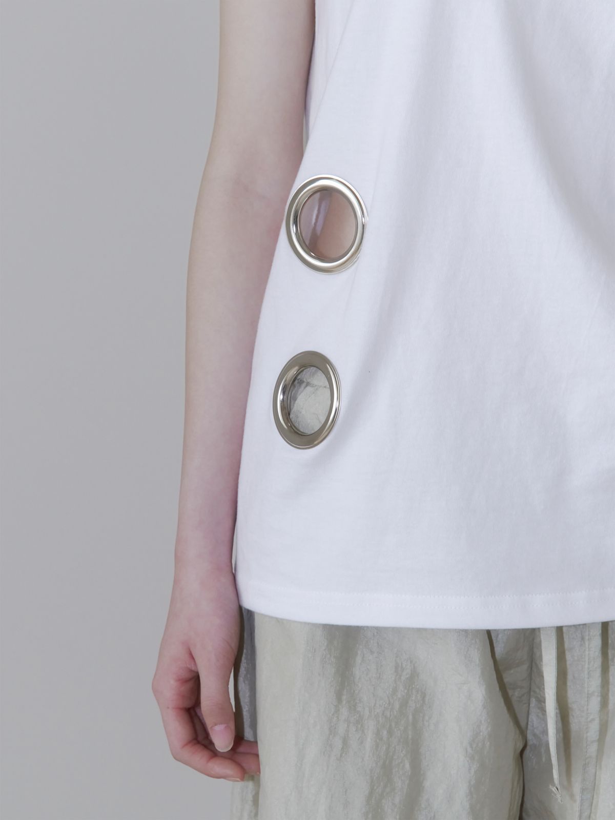 온스카(ONSKA) EYELET LOOSE SLEEVELESS (WHITE)