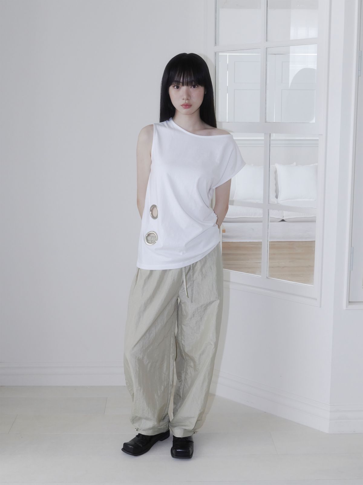 온스카(ONSKA) EYELET LOOSE SLEEVELESS (WHITE)