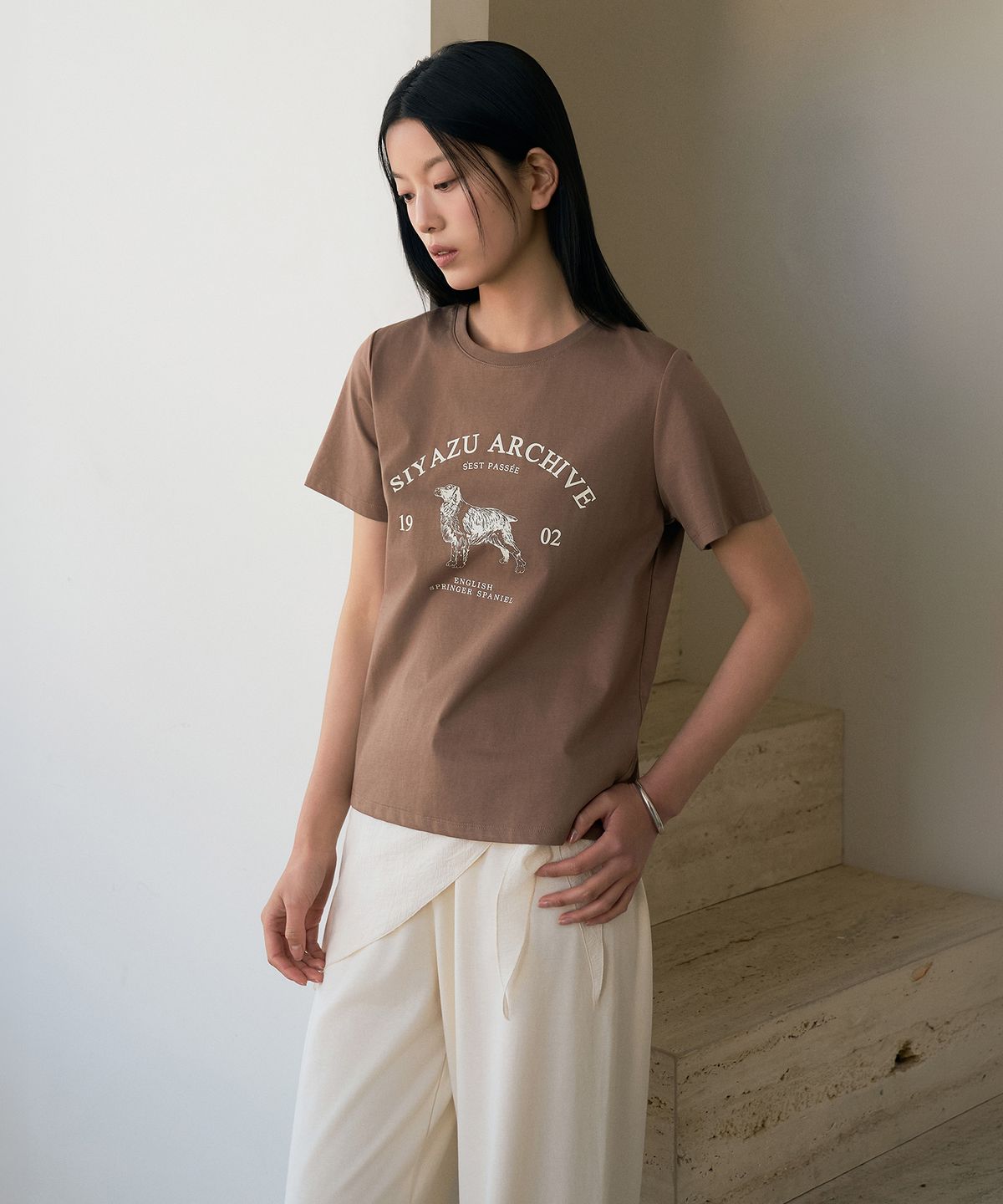 시야쥬(SIYAZU) SITP5191 아카이브 하운드 프린팅 반팔티_Brown