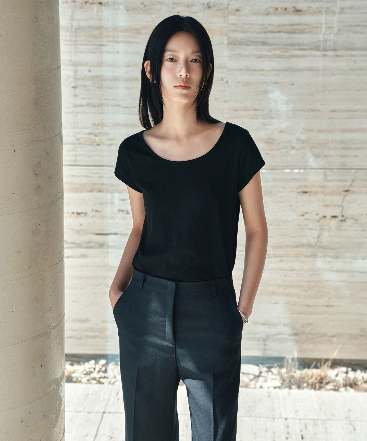 시야쥬(SIYAZU) SITP5286 캡소매 슬림 반팔 티셔츠_Black