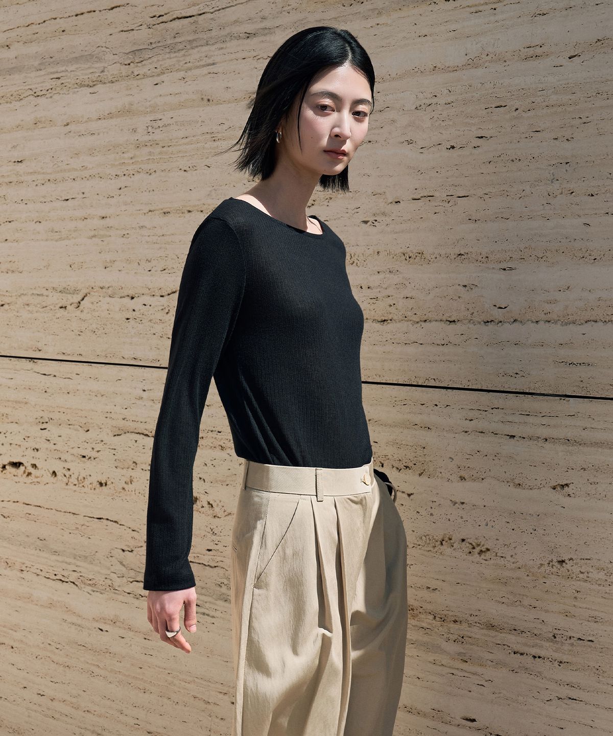 시야쥬(SIYAZU) SITP5285 시스루 골지 보트넥 티셔츠_Black