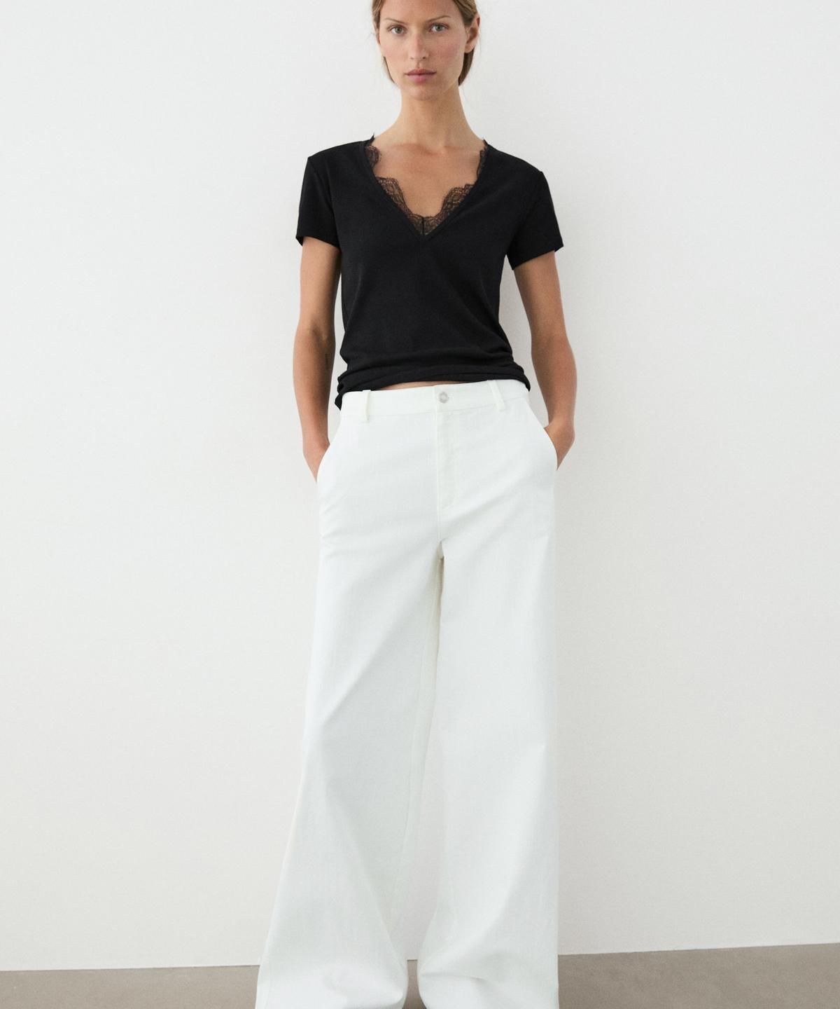 마시모두띠(MASSIMO DUTTI) 레이스 디테일 브이넥 티셔츠
