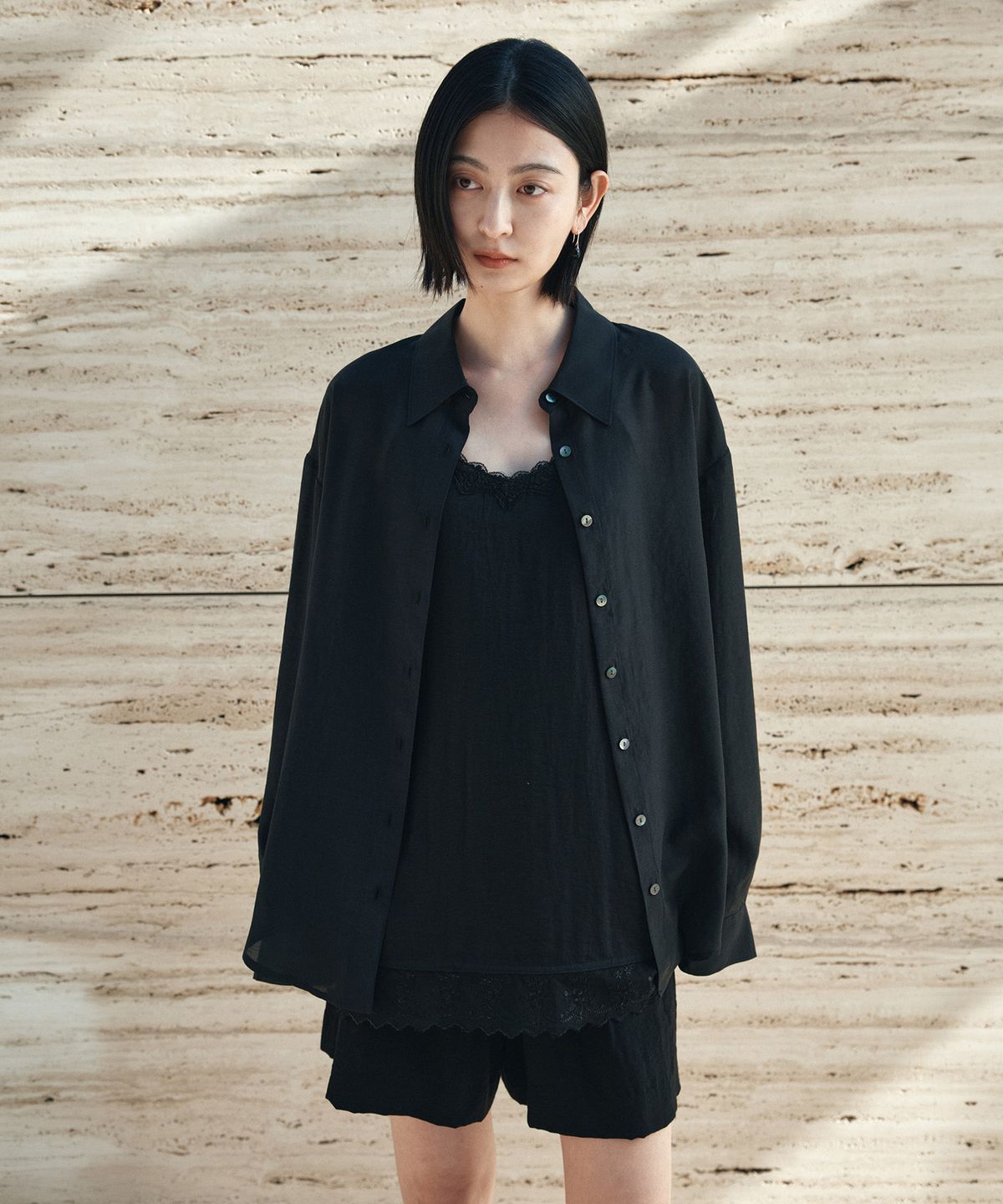 시야쥬(SIYAZU) SITP5278 소프트 쉬어 썸머 셔츠_Black