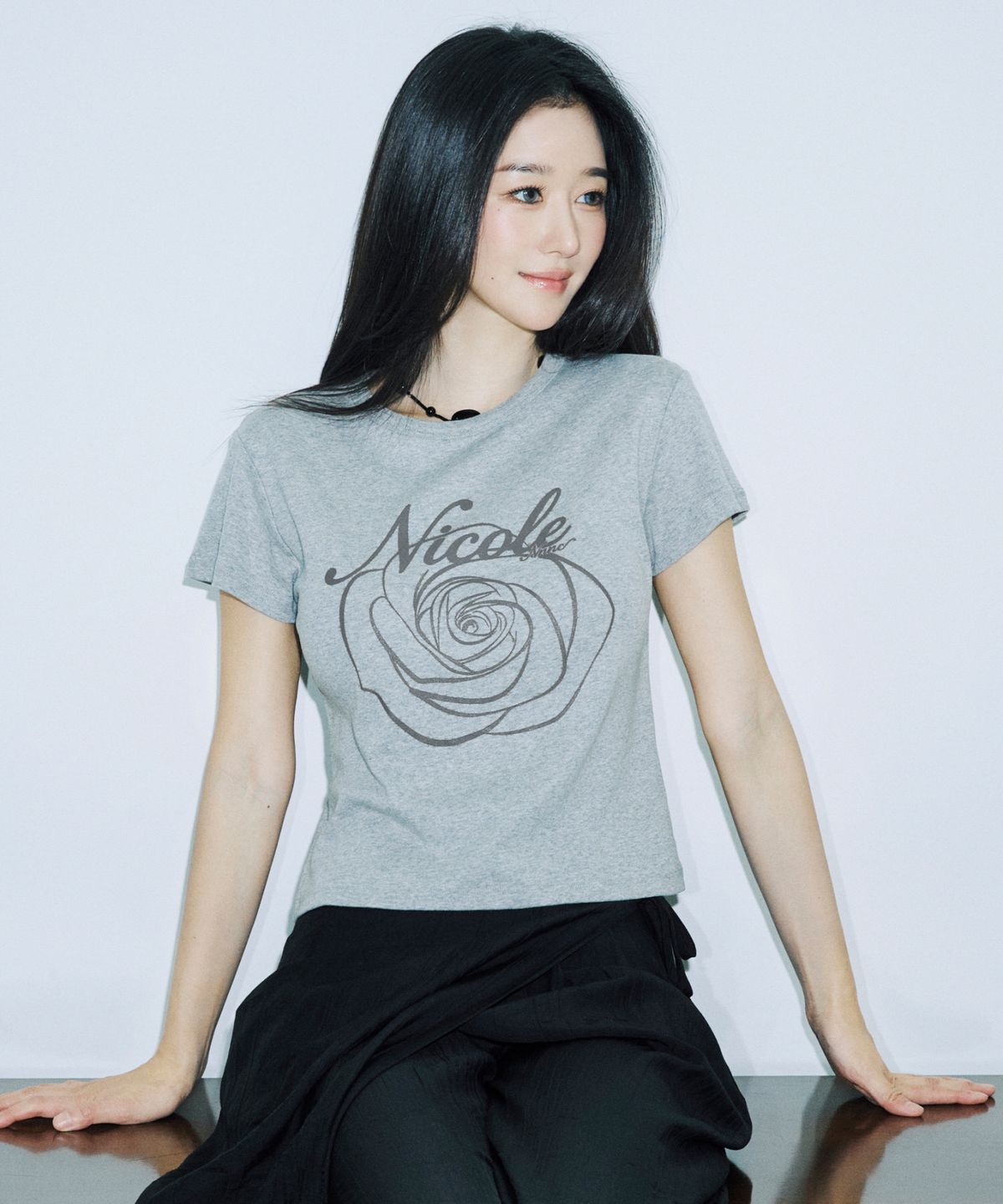 닉앤니콜(NICK&NICOLE) ROSE LETTERING CROPPED TOP_GRAY