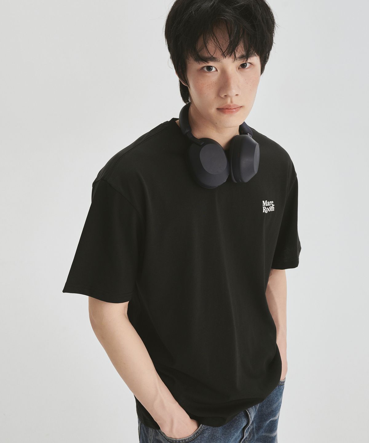 마레룸(MAREROOM) 스몰 로고 티셔츠 블랙