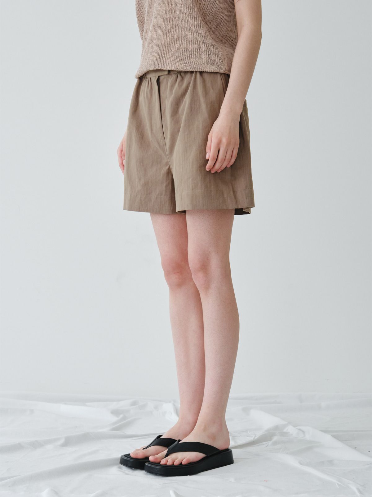 리플레인(REPLAIN) LINEN VOLUME SHORTS_KHAKI
