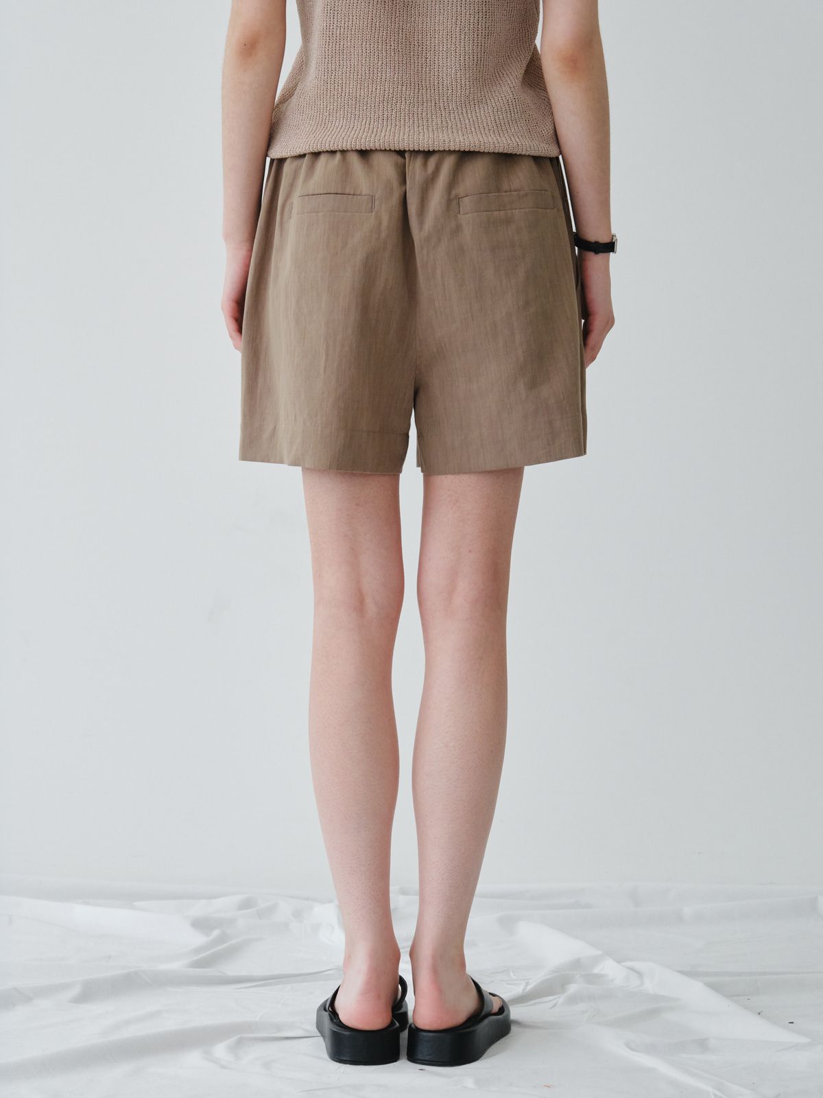 리플레인(REPLAIN) LINEN VOLUME SHORTS_KHAKI