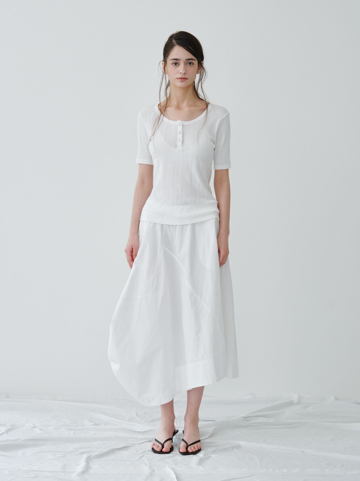 리플레인(REPLAIN) POINTELLE HENLEY NECK TOP_OFF WHITE